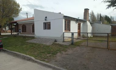 Casa venta en Los Antiguos 3 dormitorios 2 baños con patio cochera