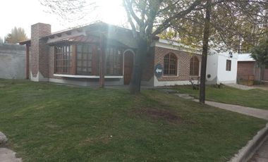 Casa venta en Los Antiguos 3 dormitorios 2 baños con patio cochera