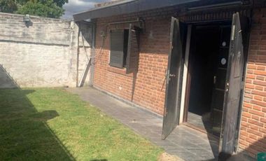 Dos casas  Independiente Financiacion  Permuta Oportunidad  Inversion  Jardin Villa de Mayo