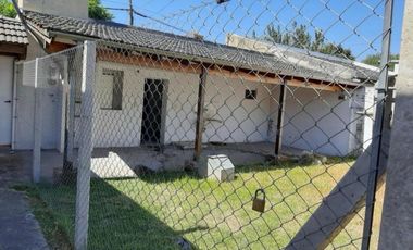 Dos casas  Independiente Financiacion  Permuta Oportunidad  Inversion  Jardin Villa de Mayo