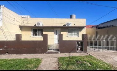 Dos casas  Independiente Financiacion  Permuta Oportunidad  Inversion  Jardin Villa de Mayo