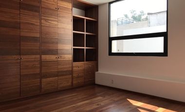 Nueva en Condominio con Jardín