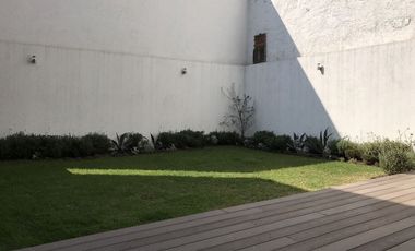 Nueva en Condominio con Jardín