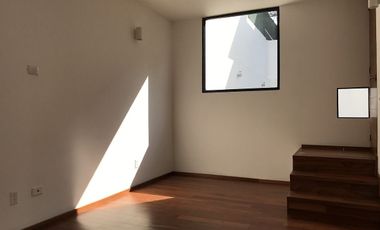 Nueva en Condominio con Jardín