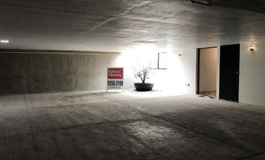 Nueva en Condominio con Jardín