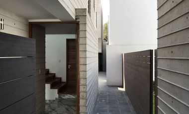Nueva en Condominio con Jardín