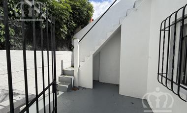 Casa en Alquiler en Lanús Este bien ubicada, con espacio guarda coche