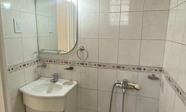 Casa en Alquiler en Lanús Este bien ubicada, con espacio guarda coche