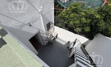 Casa en Alquiler en Lanús Este bien ubicada, con espacio guarda coche