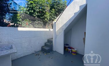 Casa en Alquiler en Lanús Este bien ubicada, con espacio guarda coche