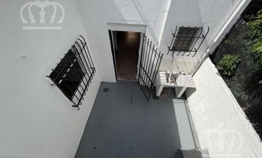 Casa en Alquiler en Lanús Este bien ubicada, con espacio guarda coche