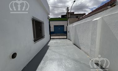 Casa en Alquiler en Lanús Este bien ubicada, con espacio guarda coche