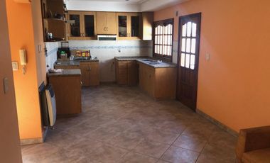 VENTA GALPÓN 390 M2  MÁS 2 DEPARTAMENTOS - LANÚS ESTE