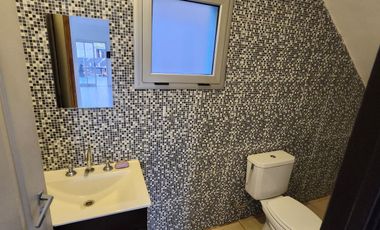 Venta Casa 4 ambientes, 3 dormitorios, 3 Baños y Garage en Barrio Laguna Azul - Spegazzini