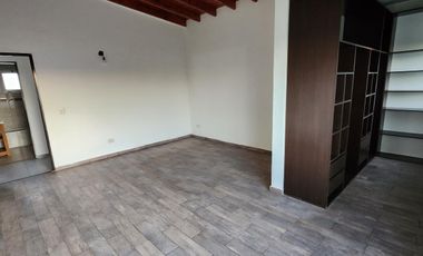 Venta Casa 4 ambientes, 3 dormitorios, 3 Baños y Garage en Barrio Laguna Azul - Spegazzini