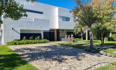 Casa en venta y/o alquiler en Los Castores - Nordelta