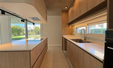 Venta| Casa familiar con 5 dormitorios y gran distribución | Ceibos Puertos