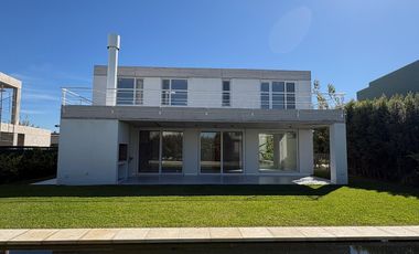 Venta| Casa familiar con 5 dormitorios y gran distribución | Ceibos Puertos