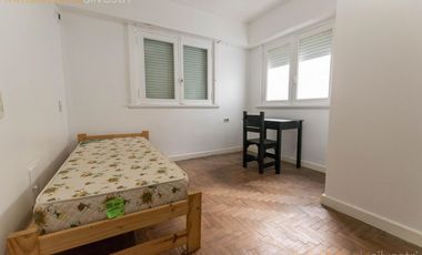 Calle 16 entre 69 y 70 La Plata - Casa de 5 dormitorios en Alquiler