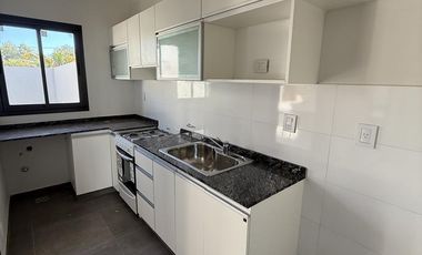 LA CALANDRIA - DUPLEX A ESTRENAR - FRENTE A PLAZA!