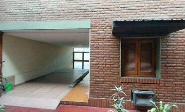 Casa 3D mas local comercial venta en Ayacucho al 800