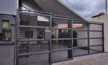 VENTA CASA -  3 DORMITORIOS  (LOCAL COMERCIAL Y LOFT) CIPOLLETTI CENTRO