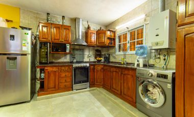 Casa en Venta - 2 Dormitorios con Pileta - Parque - Soldini