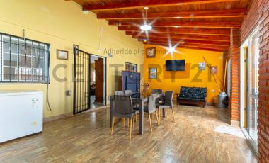 Casa en Venta - 2 Dormitorios con Pileta - Parque - Soldini