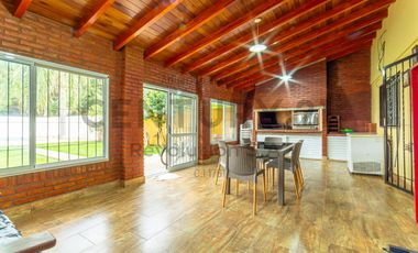 Casa en Venta - 2 Dormitorios con Pileta - Parque - Soldini