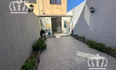 Venta - Departamento - 3 ambientes - en 2 plantas -  gran patio -  Lanús Este.