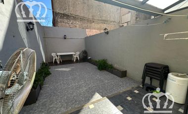 Venta - Departamento - 3 ambientes - en 2 plantas -  gran patio -  Lanús Este.