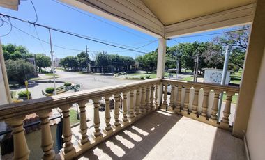 Casa con dependencia en venta en Maciel