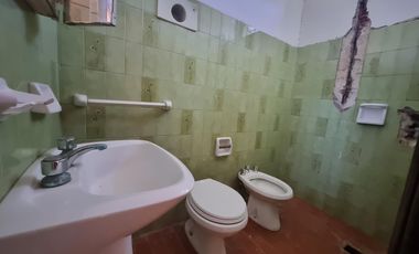 Casa con dependencia en venta en Maciel
