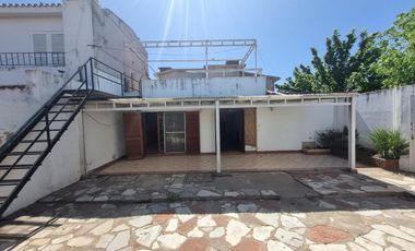 Casa con dependencia en venta en Maciel