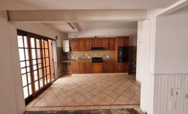 Casa con dependencia en venta en Maciel