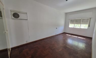 Casa con dependencia en venta en Maciel