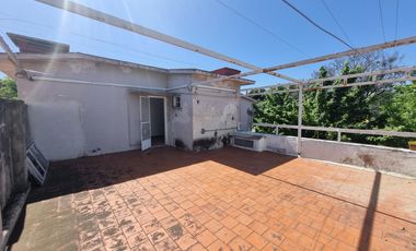 Casa con dependencia en venta en Maciel