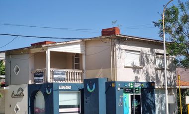 Casa con dependencia en venta en Maciel