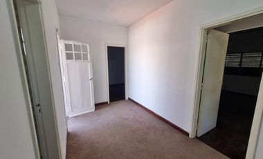 Casa con dependencia en venta en Maciel