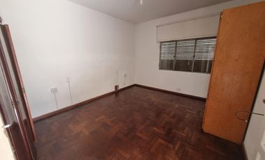 Casa con dependencia en venta en Maciel