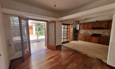 Casa con dependencia en venta en Maciel
