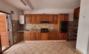 Casa con dependencia en venta en Maciel