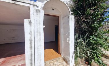 Casa con dependencia en venta en Maciel