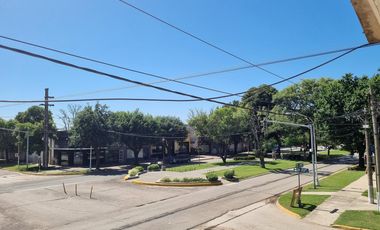 Casa con dependencia en venta en Maciel