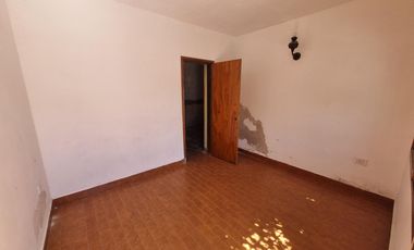 Casa con dependencia en venta en Maciel