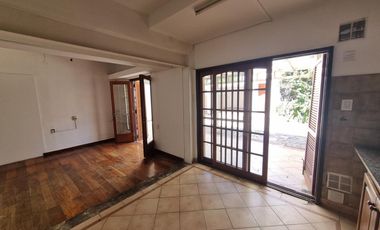 Casa con dependencia en venta en Maciel