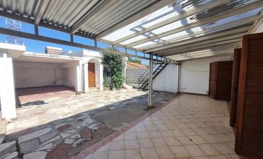 Casa con dependencia en venta en Maciel