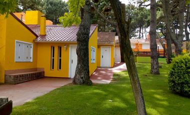 Departamento en el centro de Costa del Este a 2 cuadras de la playa
