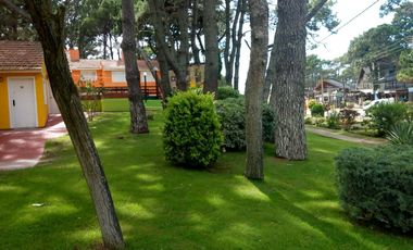 Departamento en el centro de Costa del Este a 2 cuadras de la playa