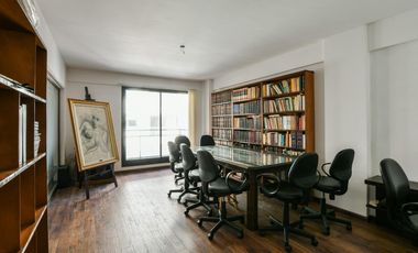 Amplia oficina a la venta en centro de la ciudad de Rosario Dorrego 1600